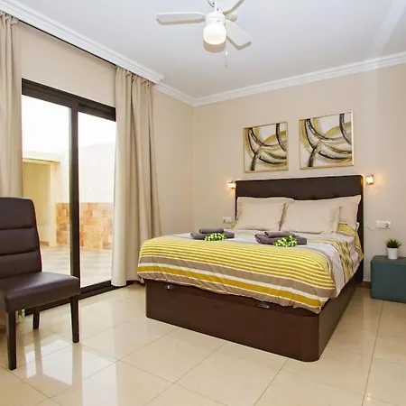 Riviera Park 2b, 2 Bed شقة