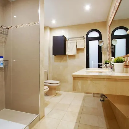 Riviera Park 2b, 2 Bed Appartement *